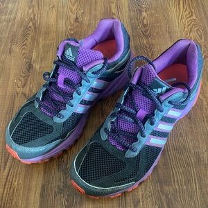 Adidas Women's Black and Purple Athletic Shoes sneakers like new! Dirty soles